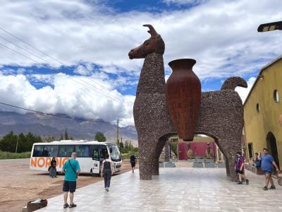 アルゼンチン北西部の世界遺産 ウマウアカ渓谷の村々をめぐるバスツアー