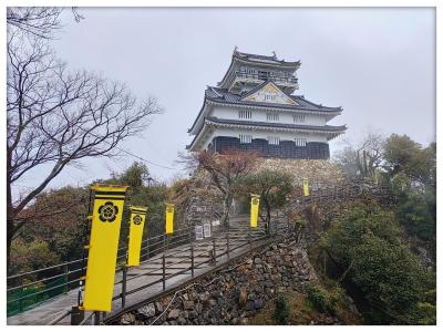 岐阜・雨の岐阜城はなかなか良い雰囲気でした(*^^*)名古屋駅でお土産購入！2日目
