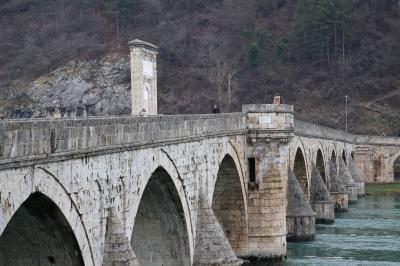 ボスニア・ヘルツェゴビナ　「行った所・見た所」　ヴィシュグラードのドリナ川沿いを歩く