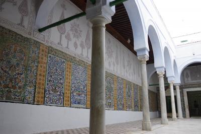 カルタゴとサハラ砂漠のチュニジア　２ （ケロアンのグランド・モスクとシディ・サハブ霊廟）