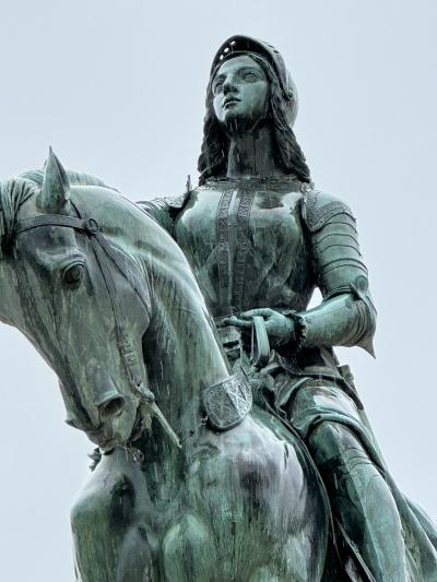 雨のオルレアンで、ジャンヌ・ダルクの軌跡を辿った