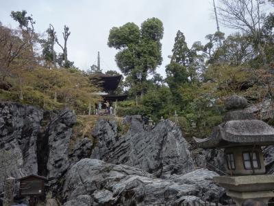 石山寺。紫式部が源氏物語を書いたところとか。