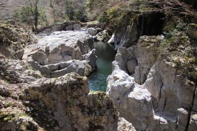 神代の鬼の穴と竜宮岩