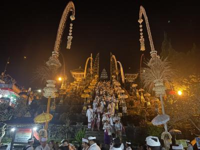 ブサキ寺院の創立記念祭