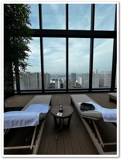 三井ガーデンホテル横浜みなとみらいプレミアのスカイプールでさけぶ(酒部)