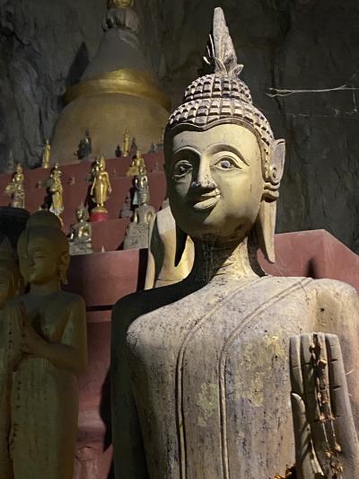 8. メコン川をゆったりと・・・焼酎づくりのサンハイ村　何千もの仏像があるパクウー洞窟　