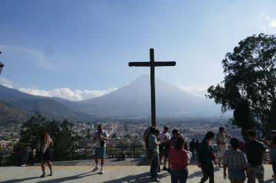 グアテマラ観光　プエルト・ケツァル　アンティグア