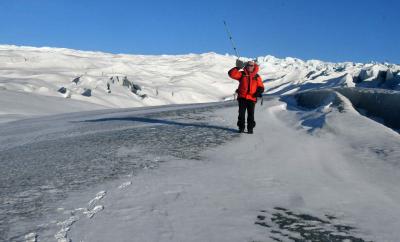 西グリーンランド・氷河とオーロラ旅　2024.3.6～14  6日目　カンゲルルクスアークの氷河