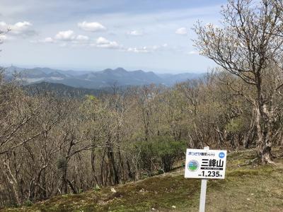 新緑が眩しかった　三重、奈良県境にある三峰山