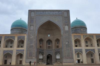 青いタイルが青空に映えて美しいウズベキスタン（その２：アヤズ・カラ～ブハラ）
