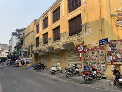 ハノイ旧市街散策　ドンハ―門からドンスアン市場・壁画通リへ