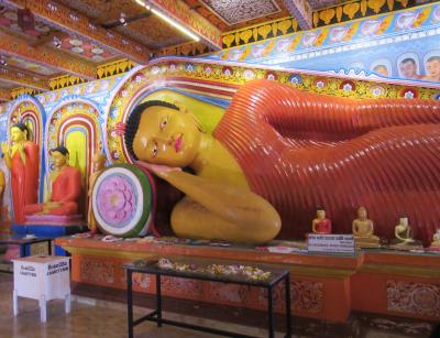 スリランカ最古の仏教都市：世界遺産「聖地  アヌラーダプラ」を巡る