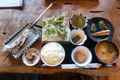 ミシュランプレート店で山菜料理