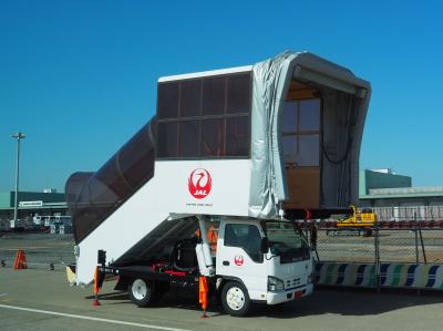 九州乗り食い三昧（１）ＪＡＬで宮崎へ☆クラスＪはトナラーレス＆沖止めだから空港の働く車を観察しよう