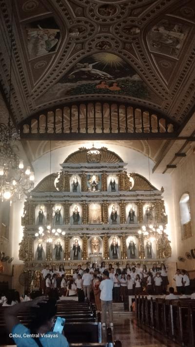 リゾートでないセブ島旧市街地のショッピングモールで、ローカルの方の生活も垣間見ました