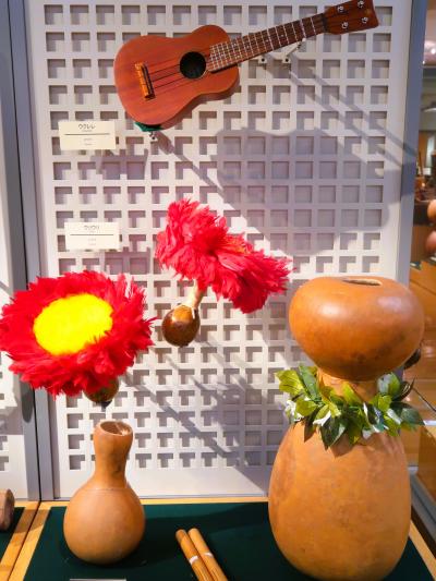 浜松-6　浜松市楽器博物館c  民族楽器　ウクレレ　☆ガムラン・ジュゴック・編鐘・太鼓など