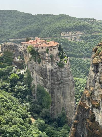 真作 高山章亮 油彩10号「天空の修道院 ギリシャメテオラ 」二科会員で丁寧に描いて見る人に感動を与えます。 すぅ 創業1972年正光画廊  売買されたオークション情報 落札价格 【au payマーケット】の商品情報をアーカイブ公開