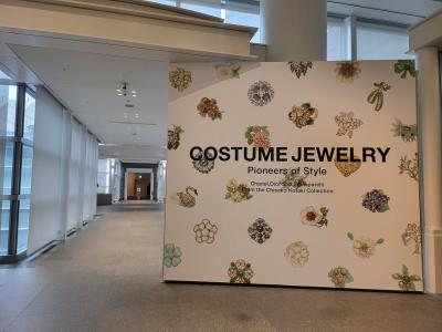 お洒落をして美術館「コスチュームジュエリー展」