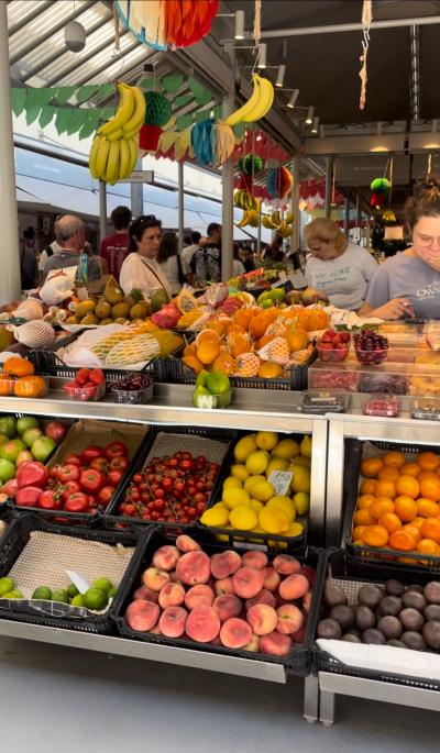 メルカド(市場)で立ち食い