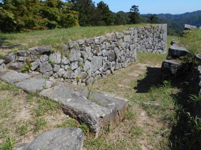 石見津和野　吉見氏が本格山城を成し江戸期坂崎氏が石垣を巡らした大改修を施し亀井氏が２２５年に亘り教育と産業に注力の天空の城「津和野城」訪問