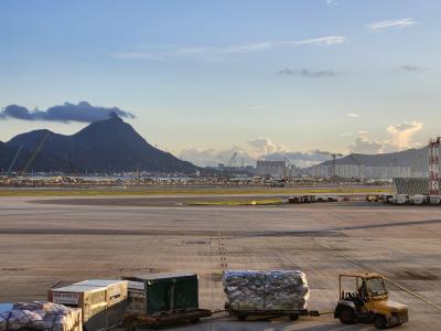 香港経由でクアラルンプール。まずは深夜の香港空港で７時間。