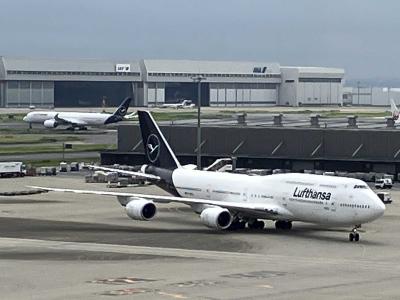 ルフトハンザ ビジネスクラスで行くチェコ-1☆B747-8 アッパーデッキ♪セネターラウンジ(FRA)