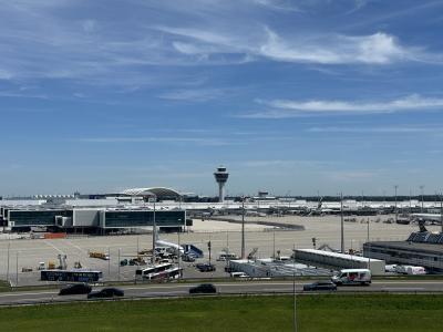 真夏日のミュンヘン空港のベスヒャーパーク。