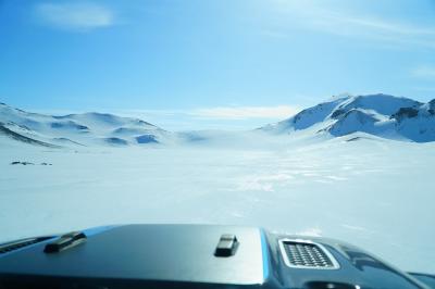 アイスランド氷河探検2 冬のランドマンナロイガルで4WDスーパージープ (Superjeep in Landmannalaugar)