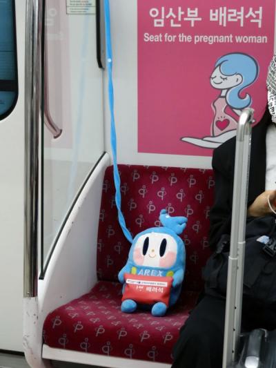 韓国鉄道の旅 コロナ明け前 2022年秋(その1 コロナ禍から復活の兆し 紅葉のソウル)