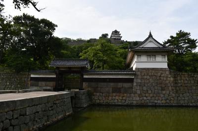丸亀城を訪れる旅