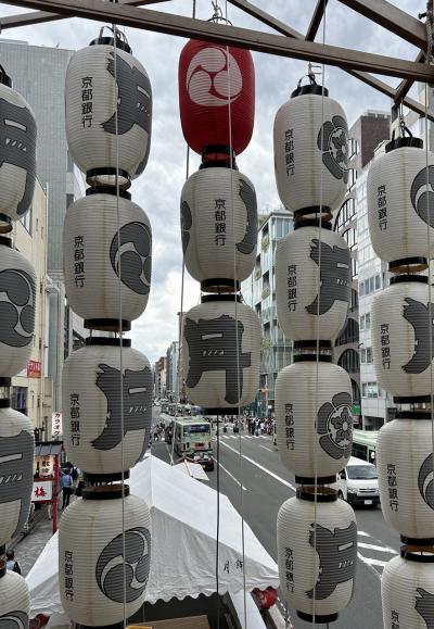 奥方のお供で夏の京都へ(19) 2024年祇園祭　"500円の搭乗券" を購入して "月鉾" に登ってみたら、こんな眺めだった！