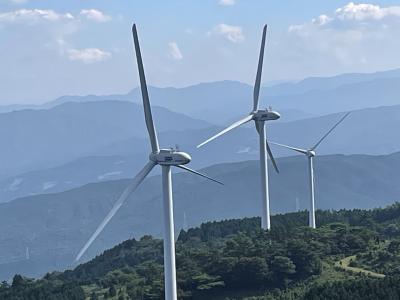 奈良　古民家カフェでランチ～　三重　炎天下の青山高原　風力発電の景観に浸る