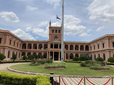 アスンシオンの街を散策しています。