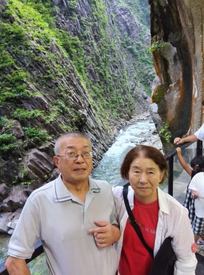 津南・清津峡です。ーくれよんバス旅行、津南ひまわり広場、清津峡のトンネルライト