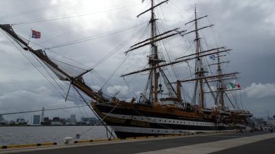 イタリア海軍の練習船「アメリゴ・ヴェスプッチ」を見学。