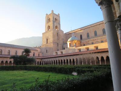 冬の太陽とシチリア#7-2024年2月5日(月)モンレアーレ 修道院中庭の回廊