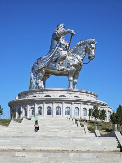 モンゴルで草原と砂漠に抱かれる旅 4日目：草原の巨大チンギスハーン像・カザフ族訪問・モンゴル国立博物館