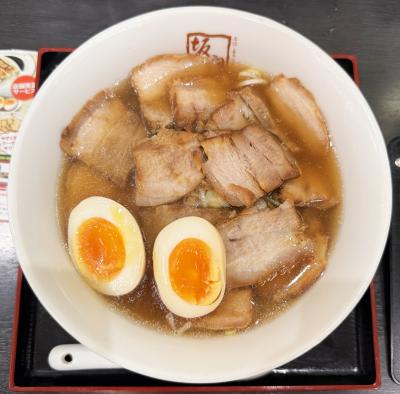 県外麺紀行1【喜多方ラーメン坂内】煮卵トッピングで挑む「焼豚ラーメン」 と石川商店の日