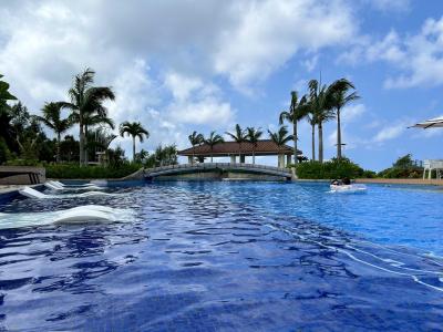 沖縄ひとりっぷ☆やんばるの緑と海に囲まれプールで微睡む大人の休日