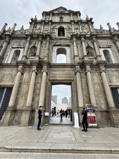 【香港マカオの旅:聖ポール天主堂跡】マカオ観光のメッカで長崎との繋がりに思いを馳せる。道中の街並みも楽しい!