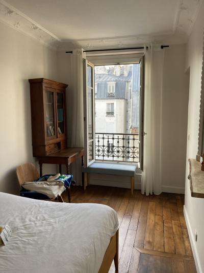 アパートメントはパリのほろ苦さがたっぷり