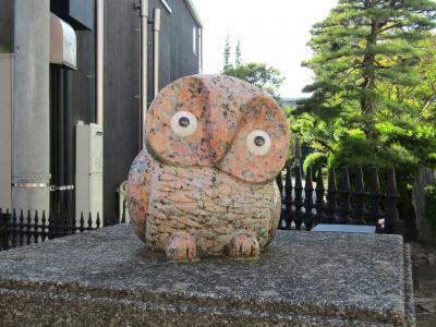 金蔵寺の新らたなお客さま フクロウの置物（横浜市港北区日吉本町2）