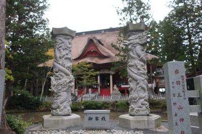 【団体バスツアー参加　出羽三山巡りの旅　その１】羽黒山　三神合祭殿