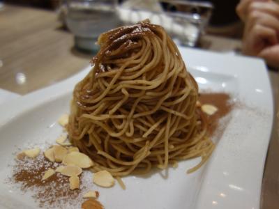 ニコタマでおいしいモンブランをいただきました。栗の季節です。