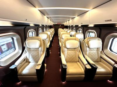 東京駅から北陸新幹線（長野新幹線）はくたか557号（東京駅9:32発ー金沢駅12:27着）グランクラスに乗車し『ジャヌ東京』のスイーツを♪