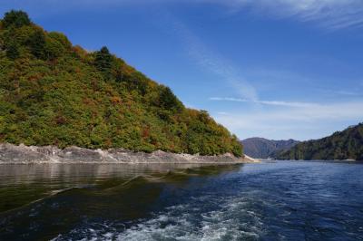 秋色の銀山湖と栃尾又温泉への旅