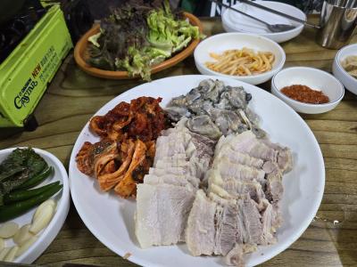 ☆2024.10ソウル☆2泊3日（２日目：ワッフルモーニング・南大門でショッピング・キムチチゲ・牡蠣ポッサム/ミュージカル観劇）