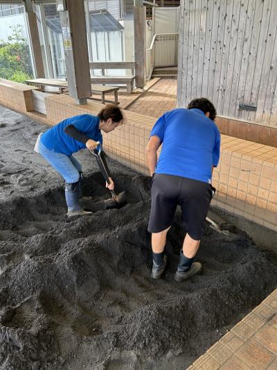 お嬢と行く南九州3泊4日⑩ "休暇村 指宿"  で、"砂むし温泉" 体験。埋めてもらいました･･･！ 