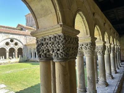 2024年スペインロマネスクの旅 カンタブリア編５　サンティリャーナ・デル・マル(Santillana del Mar)