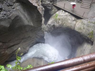 スイス:ベットマーアルプとツェルマット(1) ラウターブルンネン・トリュンメルバッハの滝